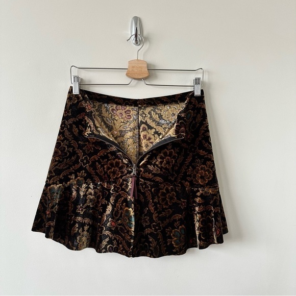 Urban Outfitters-Ecote Velvet Dark Floral Mini Skirt (Size:Medium) - Picture 6 of 9